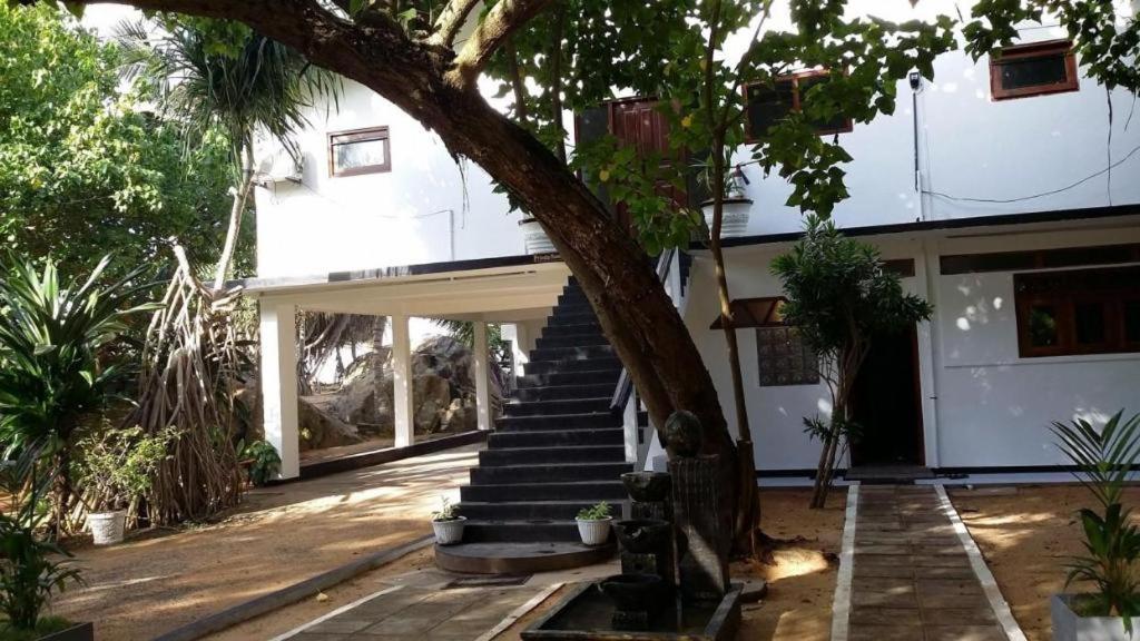 Sri Lanka Beach House Hotel Rathgama Exterior photo