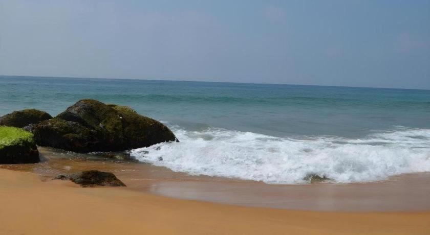 Sri Lanka Beach House Hotel Rathgama Exterior photo