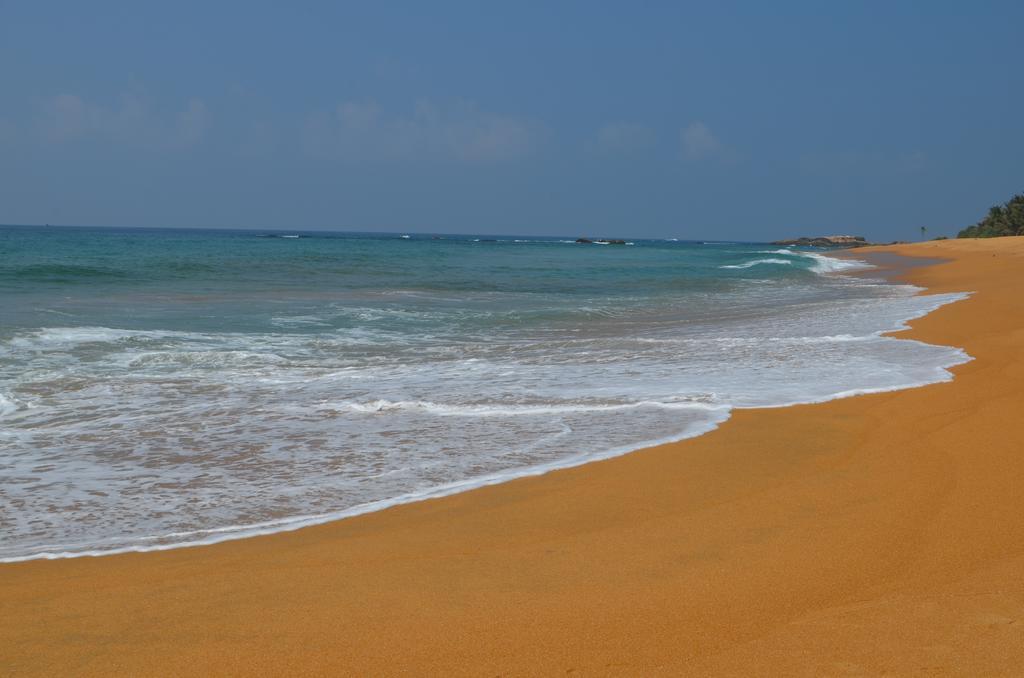 Sri Lanka Beach House Hotel Rathgama Exterior photo